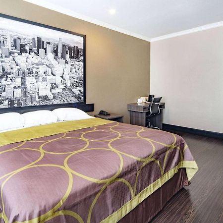 Мотель Super 8 By Wyndham North Hollywood Лос-Анджелес Екстер'єр фото