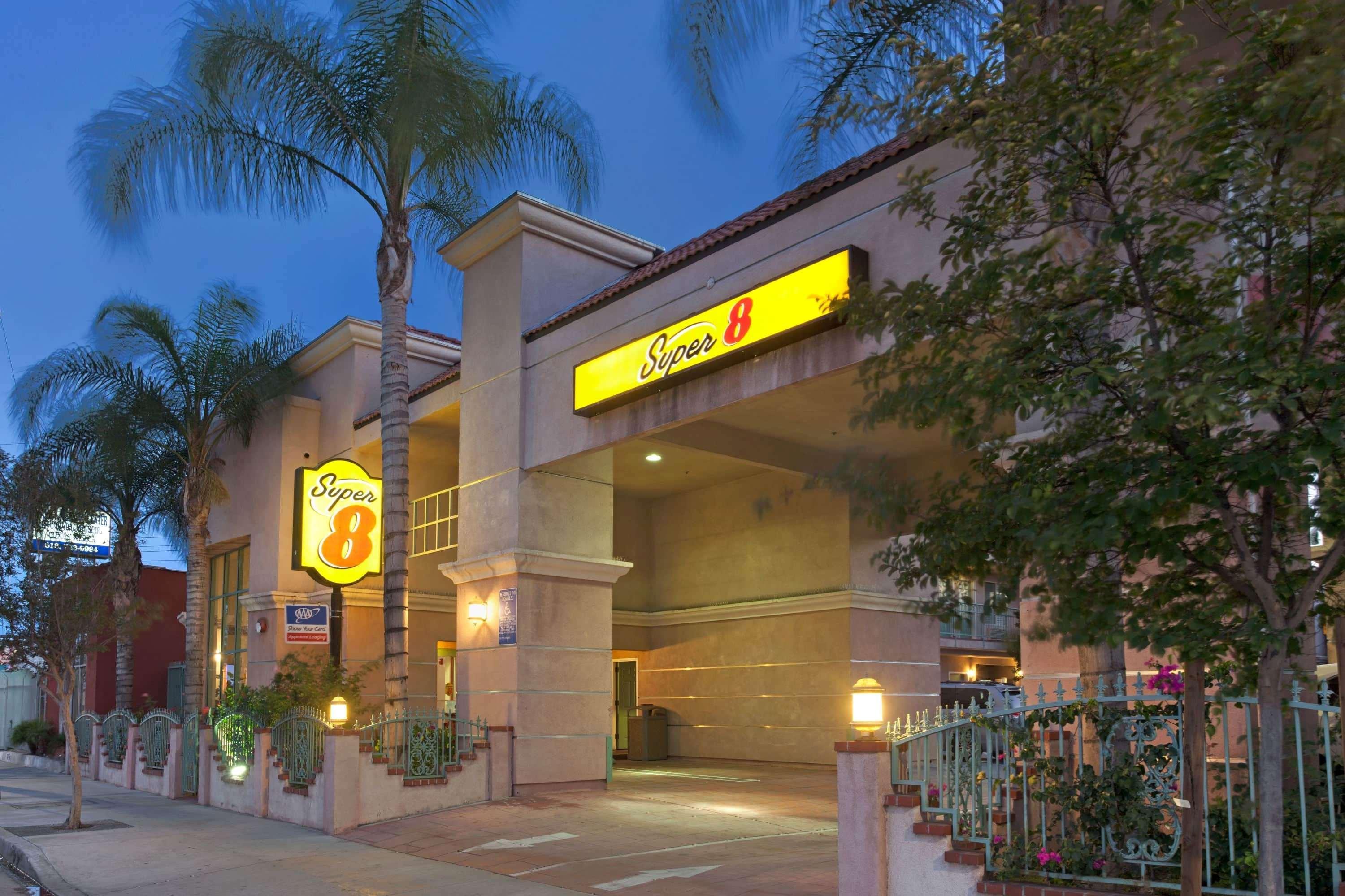 Мотель Super 8 By Wyndham North Hollywood Лос-Анджелес Екстер'єр фото